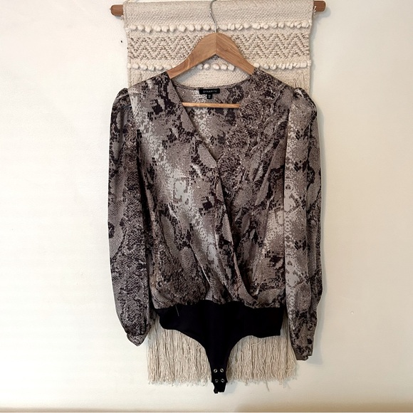 Snake print satin bodysuit - Picture 6 of 10